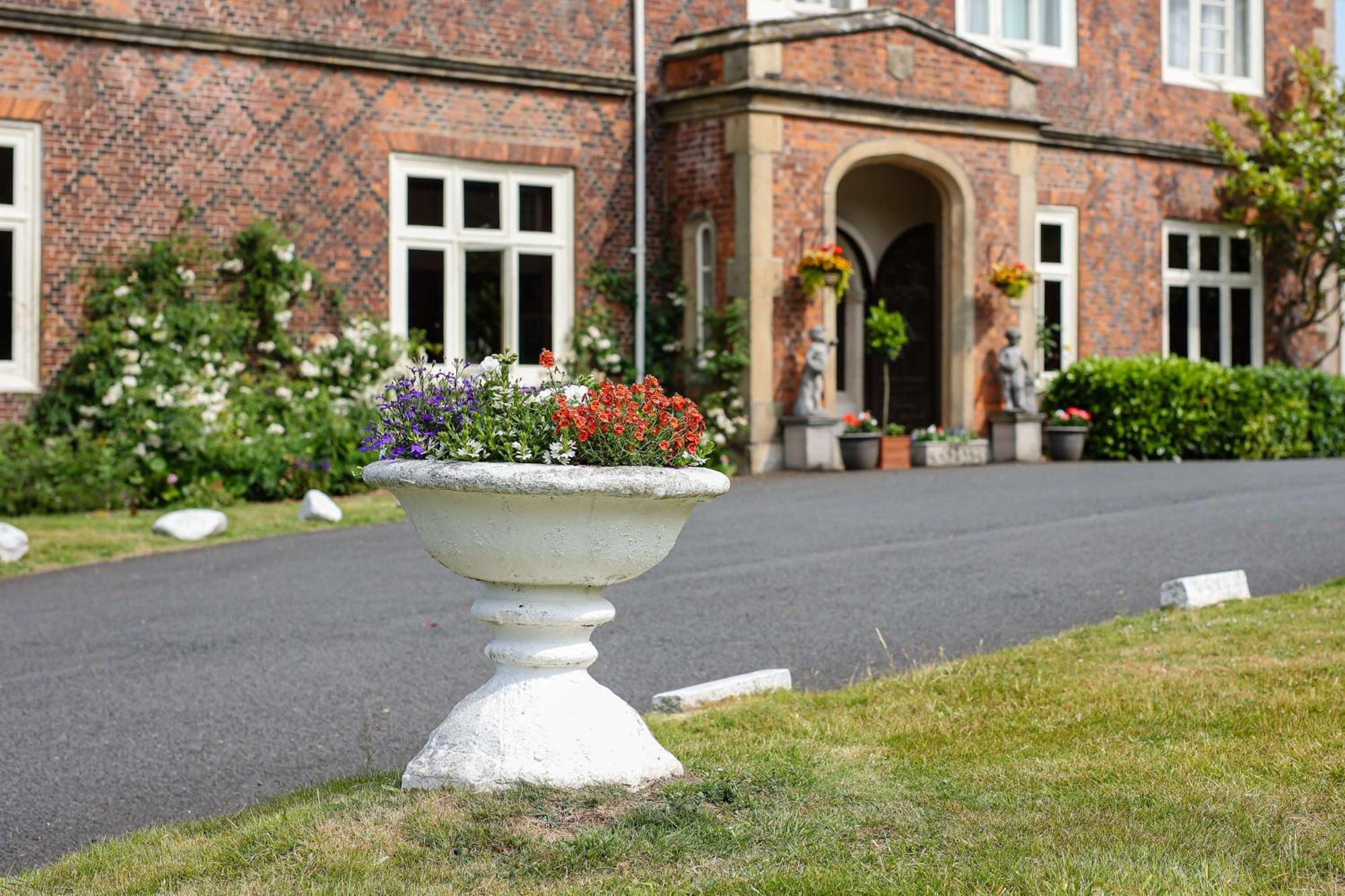 Albrighton Hall Hotel And Spa, A Member Of Radisson Individuals Shrewsbury Exterior foto